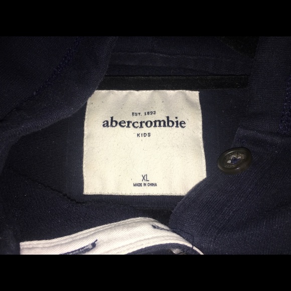 Abercrombie long sleeve with hood 💙 - Picture 2 of 3